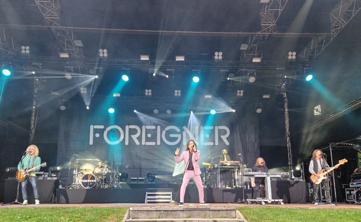 Foreigner gastierten mit einer Best of in Hamburg beim Stadtpark Open Air vor ausverkauftem Haus. Foreigner gastierten mit einer Best of in Hamburg beim Stadtpark Open Air vor ausverkauftem Haus.